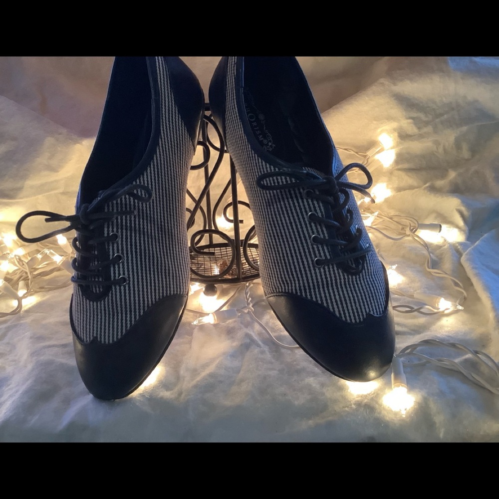 Aphorism 8.5M blue stripped oxford’s